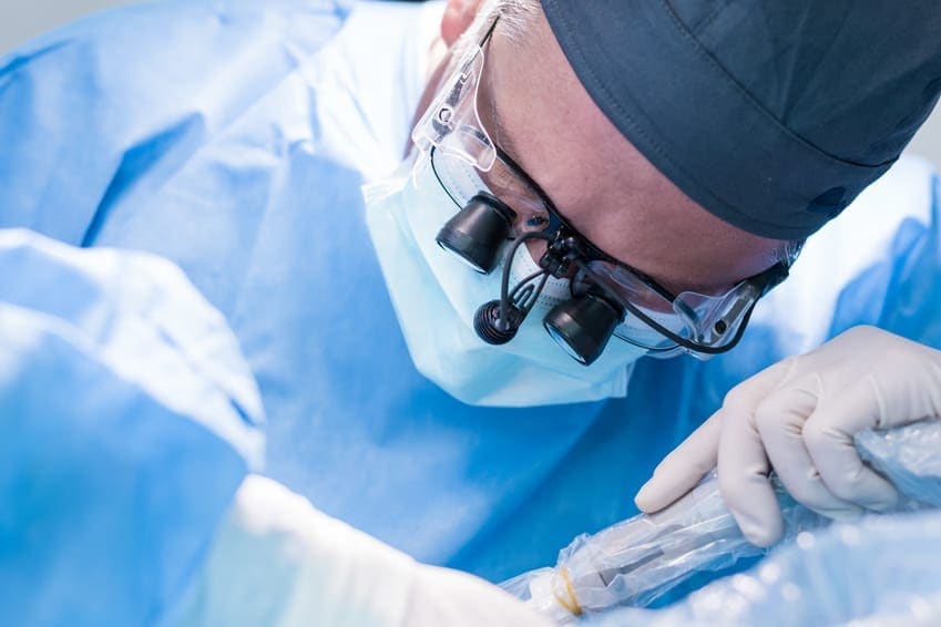 Chirurgia szczękowa. Wkręcenie implantu. Brzesko Bochnia