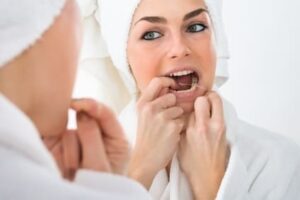 Nitka do zębów. Nić dentystyczna. Nitka stomatologiczna Nitka do zębów. Nić dentystyczna. Nitka stomatologiczna